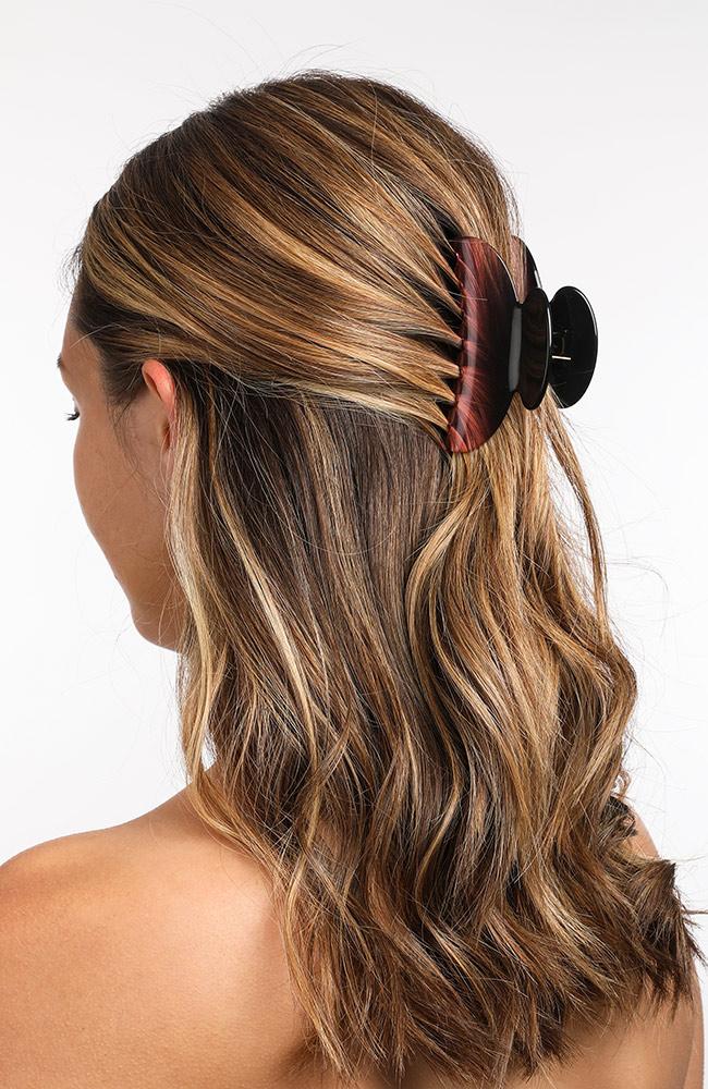 Black and transparent Pink claw hair clip. Medium Couture Jaw in Brown hair by France Luxe